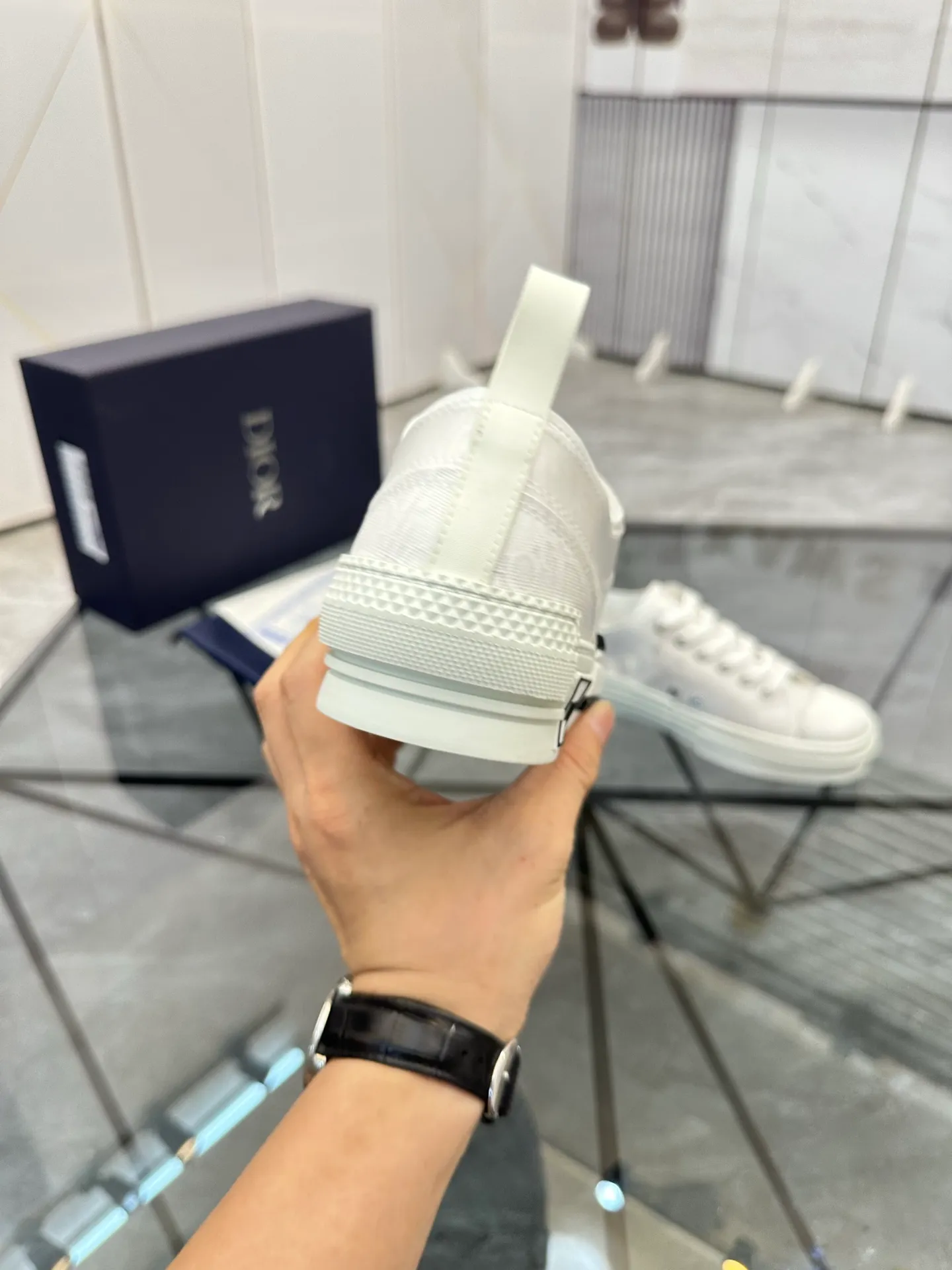 Selling men's shoes 💰: 💰P400¥ Product trademark: Dio* "Dior*" low-top casual shoes Regular size: 36-45 (can be customized to 46) Couple style B23 Product materials: Upper imported original fabric, breathable lining, original outsole. No.: 007